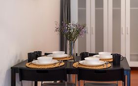 Cozy Apartment In Akacfa Street